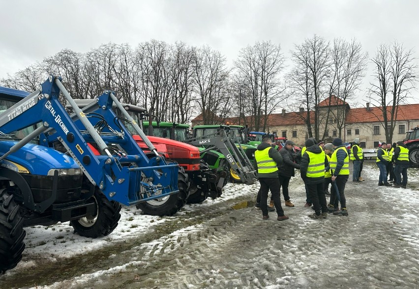Ogólnopolski protest rolników także w Piotrkowie. Ponad sto traktorów wyjechało na ulice miasta FILM, ZDJĘCIA