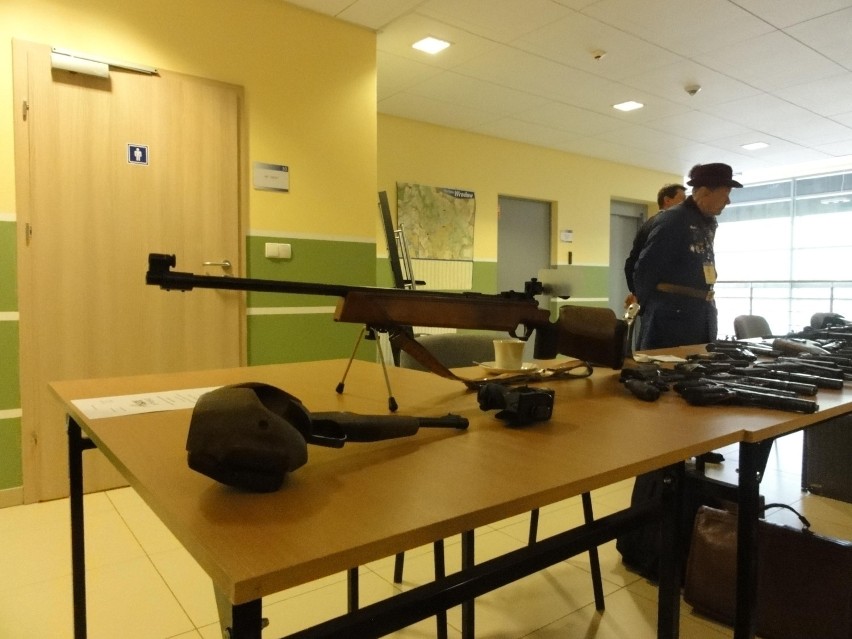Wystawa broni na Uniwersytecie Ekonomicznym (FOTO)