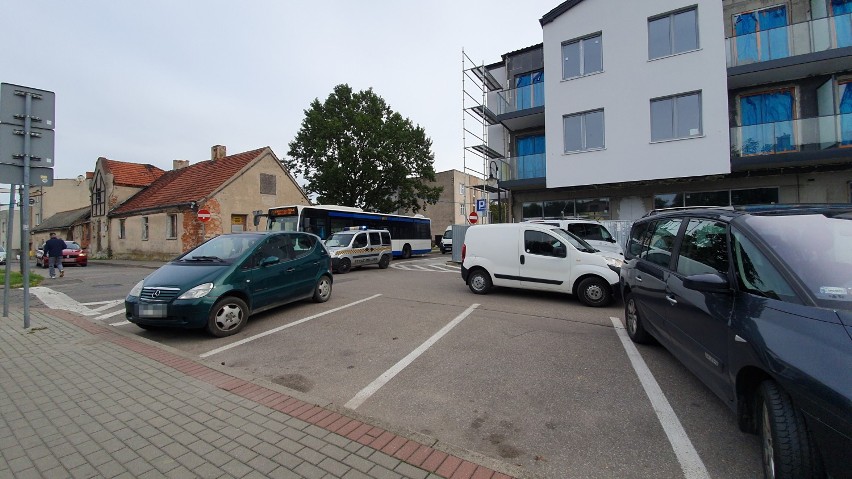 Problematyczny parking przy Placu Obrońców Wybrzeża w Pucku