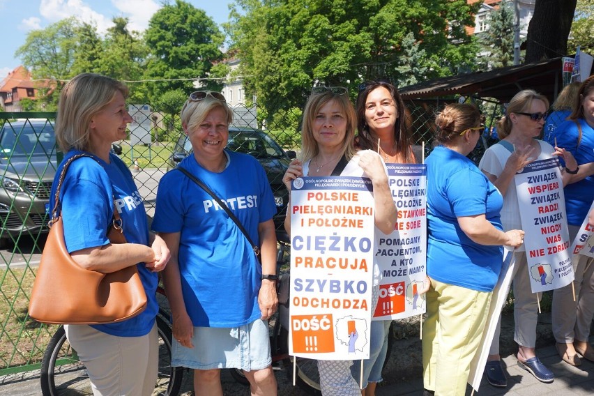 Strajk pielęgniarek w Lublińcu. Na dwie godziny odeszły od...