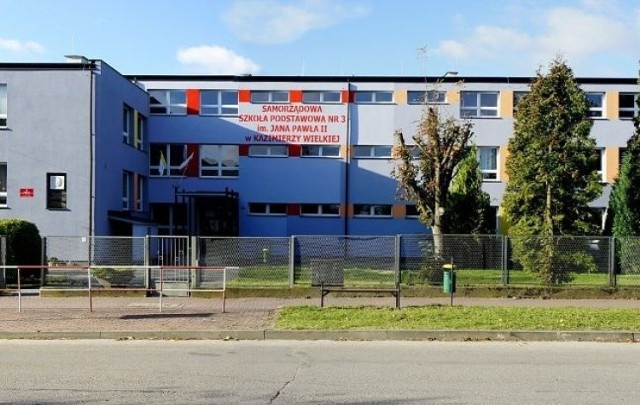 Samorządowa Szkoła Podstawowa numer 3 imienia Jana Pawła II w Kazimierzy Wielkiej jako pierwsza szkoła w gminie przyjęła w swoje progi grupę aż 48 dzieci.