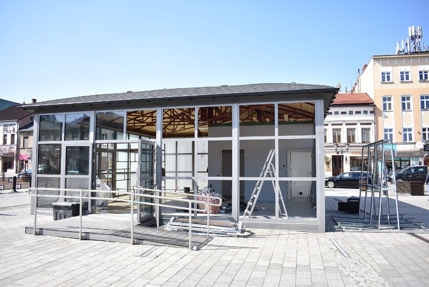 Trwa rozbiórka „Cafe Rynek” w Oświęcimiu. Ta konstrukcja nie zdobiła głównego placu miasta