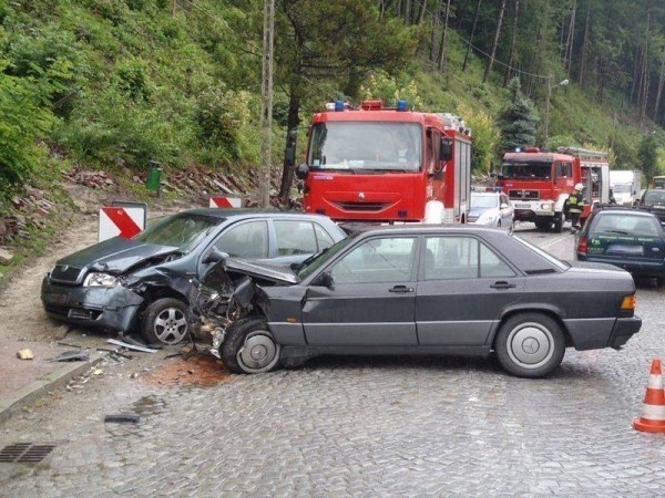 Wypadek Piwniczna. Zderzenie skody z mercedesem