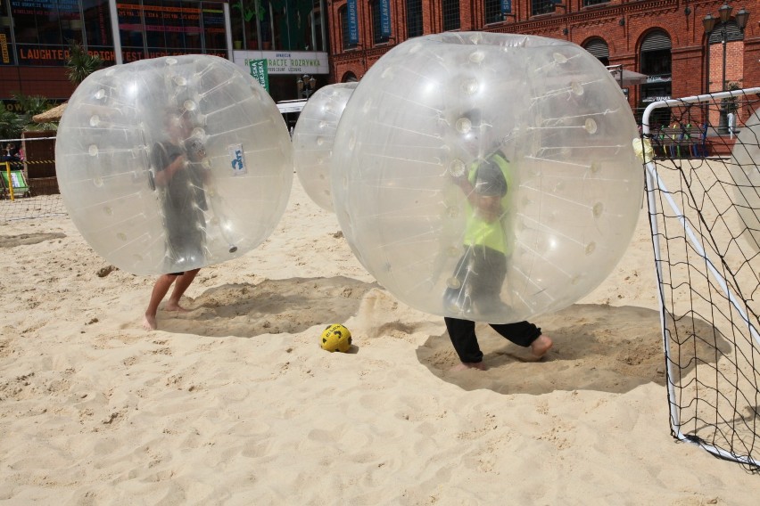 Ball bumper na plaży w Manufakturze