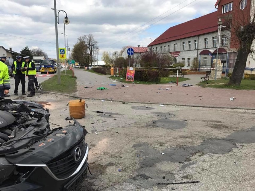 Groźny wypadek w Konopiskach. Motocyklista trafił do szpitala [ZDJĘCIA]