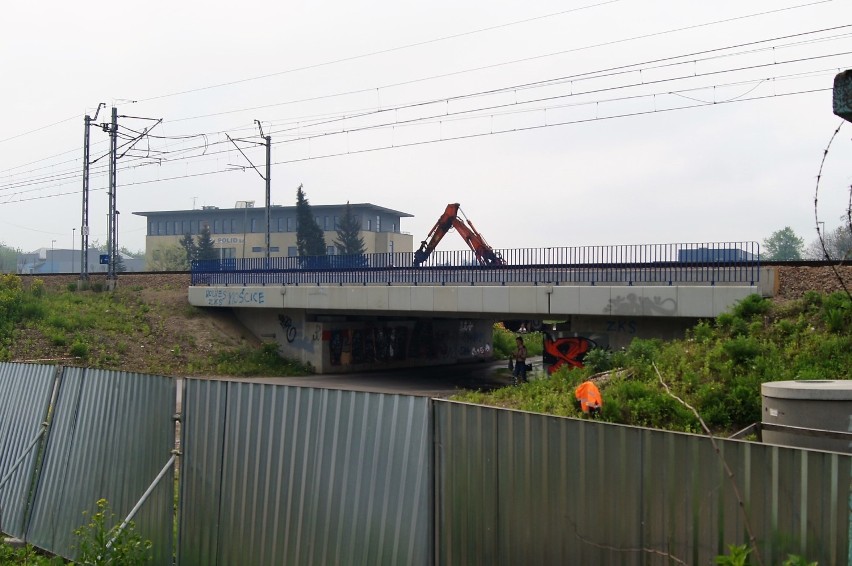 Tarnów. Ewakuacja i wstrzymane pociągi po uszkodzeniu gazociągu