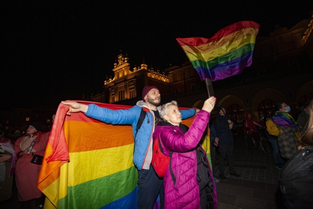 Protest pod Ratuszem na Rynku Głównym