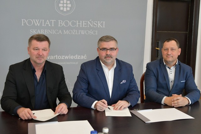 Podpisane porozumienie zakłada promocję Powiatu Bocheńskiego podczas meczów drużyny BSF, które rozpoczną się już w sierpniu