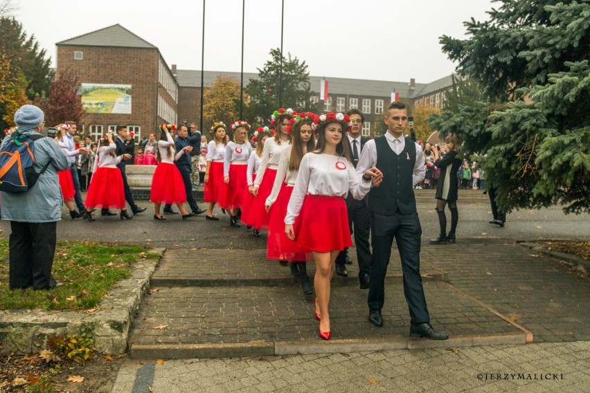 Uczniowie z LO im. K.K. Baczyńskiego w Nowej Soli świętowali...