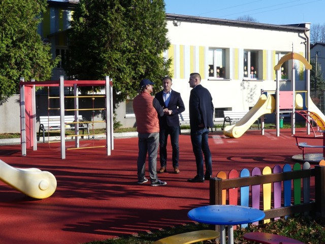 Place zabaw dla dzieci w Skołyszynie i Święcanach zostały rozbudowane
