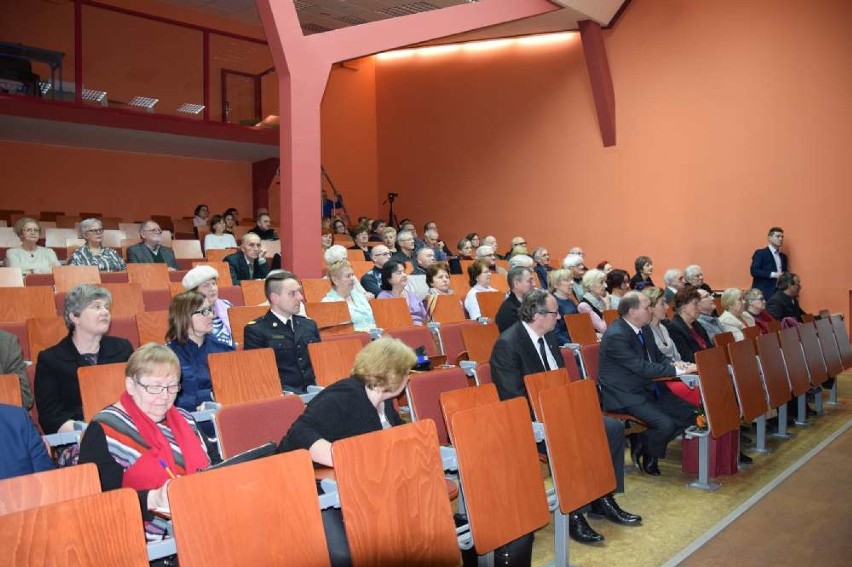 Profesor Piotr Przybyłowski poprowadził ciekawy wykład o kardiochirurgii w rodzinnym Wągrowcu [FOT. + film]