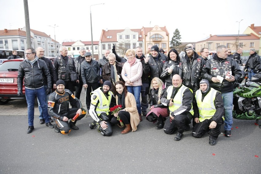 Motocykliści przywitali wiosnę w Koninie. Była parada i topienie marzanny  na  przystani ,,Marina" w Ślesinie [ZDJĘCIA CZ. 2]