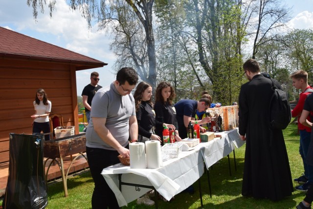 W seminaryjnych ogrodach przygotowano  konkursy z nagrodami, smakołyki z  grilla i   mnóstwo niespodzianek.