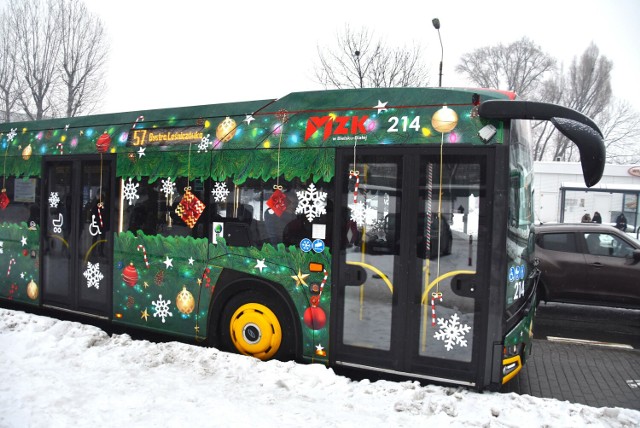 Przejazd inauguracyjny świątecznego autobusu MZK w Bielsku-Białej. 

Zobacz kolejne zdjęcia. Przesuwaj zdjęcia w prawo - naciśnij strzałkę lub przycisk NASTĘPNE