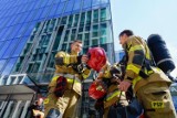 Takie są zarobki w straży pożarnej. Ile zarabiają strażacy w 2023 roku? Stawki, dodatki, premie, emerytura dal wszystkich stopni