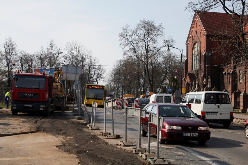 Siemianowice: Budowa ronda w Michałkowicach. Jest ciasno