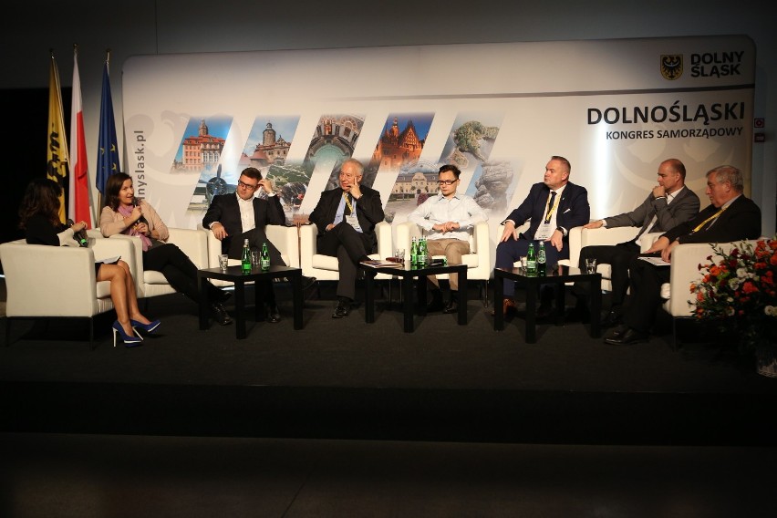 Adam Horbacz wśród panelistów forum samorządowego