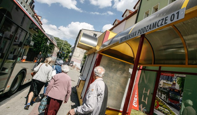 Nazwa „Hetmańska Podzamcze" wzbudziła spore zainteresowanie mieszkańców Rzeszowa. Jeśli w twojej okolicy przystanek zyskał nowe zaskakujące określenie zrób zdjęcie i wyślij je na onilne@mmrzeszow.pl.