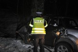 Śmiertelny wypadek Lutomek - Łężce. Kierowca rozbił terenówkę na drzewie [zdjęcia]