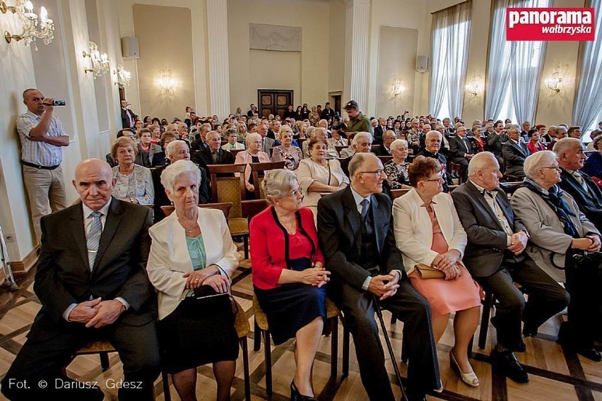 W Wałbrzychu po wielu latach, przysięgę małżeńską odnowiło 110 par