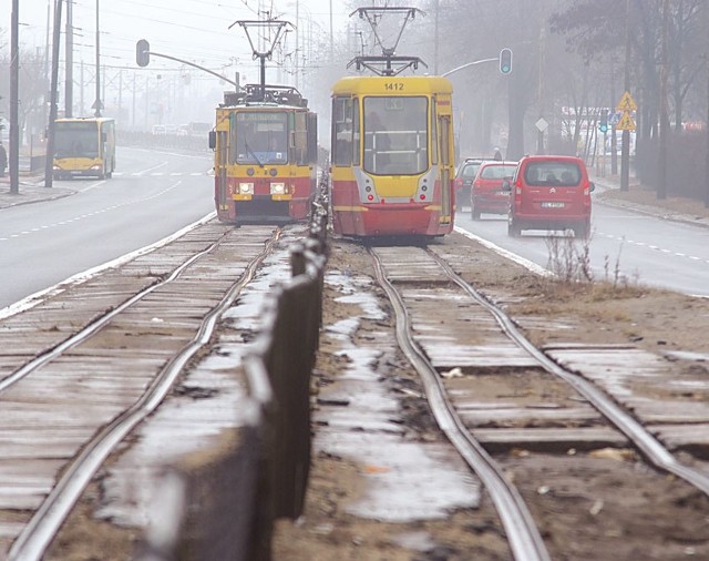 Torowisko na ul. Przybyszewskiego jest w fatalnym stanie.