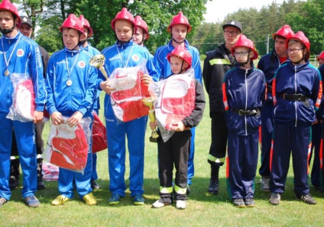 Powiatowe zawody młodzieżowych drużyn pożarniczych w Choczewie