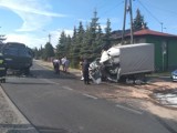 Wypadek ciężarówki wojskowej i busa na DW 715 w Koluszkach. 6 osób rannych