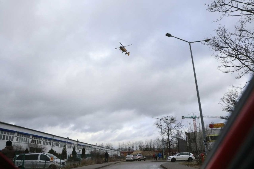 Groźny wypadek we Wrocławiu. Rannego zabrał helikopter (ZOBACZ ZDJĘCIA)