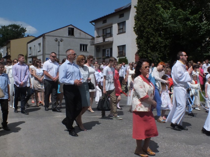 Boże Ciało w Kraśniku: Tłumy wiernych na procesji w starej części miasta [ZDJĘCIA, WIDEO]