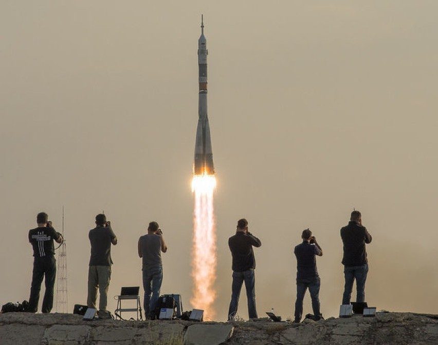 Start rakiety Sojuz MS-01 z kosmodromu Bajkonur. Fot....