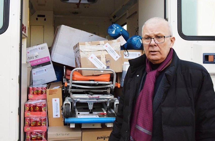 Akademia Kaliska przekazała Ambulans ukraińskiemu wojsku. ZDJĘCIA