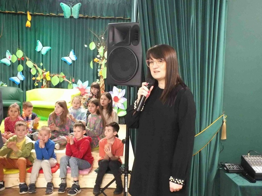 Słowna i filmowa prezentacja historii Starachowic w Szkole Podstawowej numer 9. Zobacz zdjęcia
