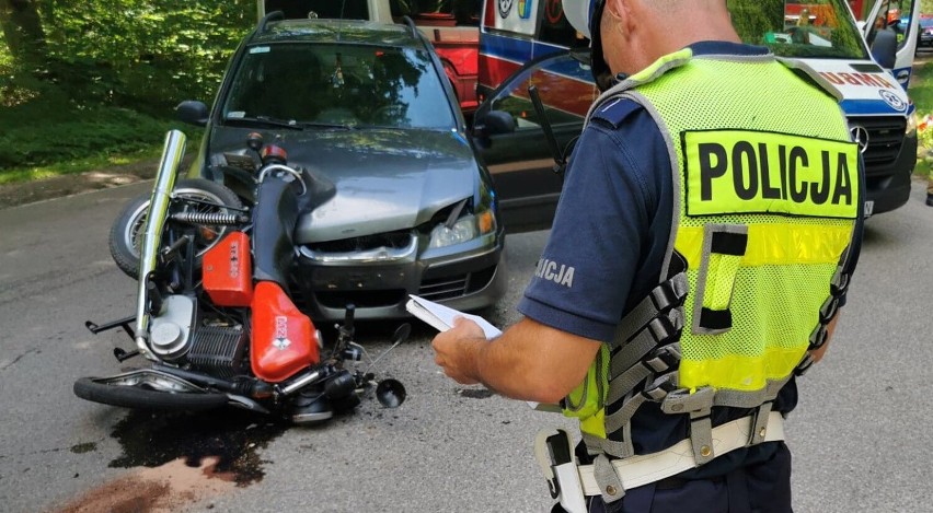 Puszcza Białowieska. 21-latek wymusił pierwszeństwo i spowodował wypadek. Motocyklista trafił do szpitala [ZDJĘCIA]