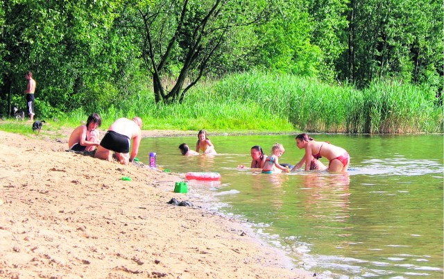 Na sosnowieckich Stawikach można już zobaczyć pierwszych plażowiczów