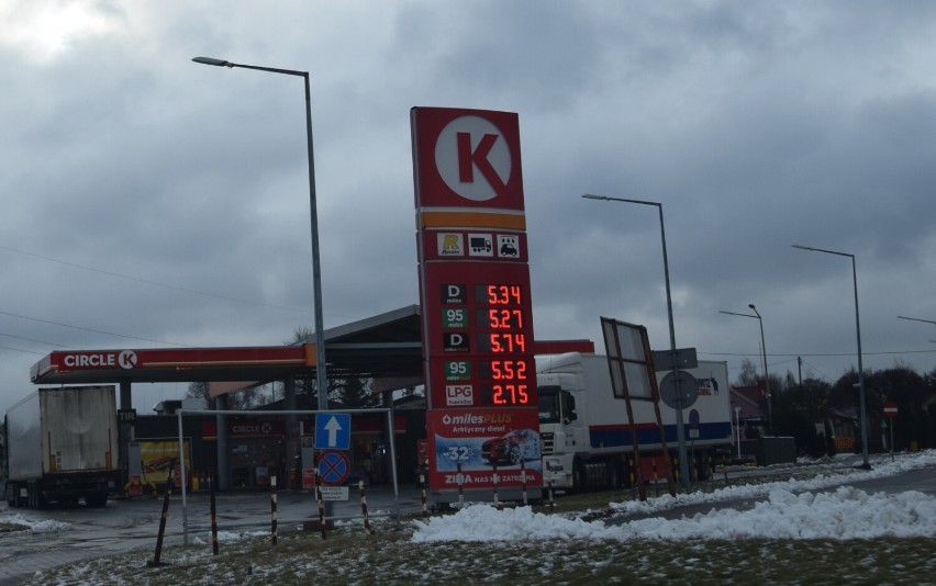 Ceny paliwa w dół po obniżce VAT. Gdzie najtaniej w Zduńskiej Woli?