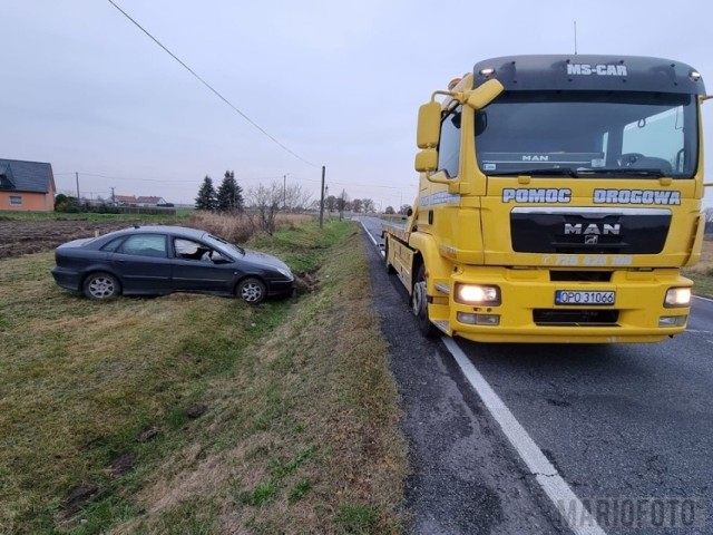 Jełowa. Pijany kierowca wjechał w wysepkę dla pieszych.