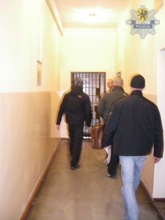 KPP Chojnice: Poszukiwany trzema listami gończymi w rękach policjantów