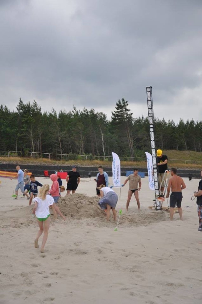 Plażowe Mistrzostwa Budowniczych 2015. Jastrzębia Góra też usypała wieżę | ZDJĘCIA