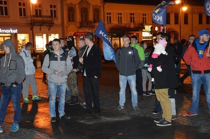 Nowy Sącz. Manifestacja przeciwko islamskiemu terroryzmowi [ZDJĘCIA, WIDEO]