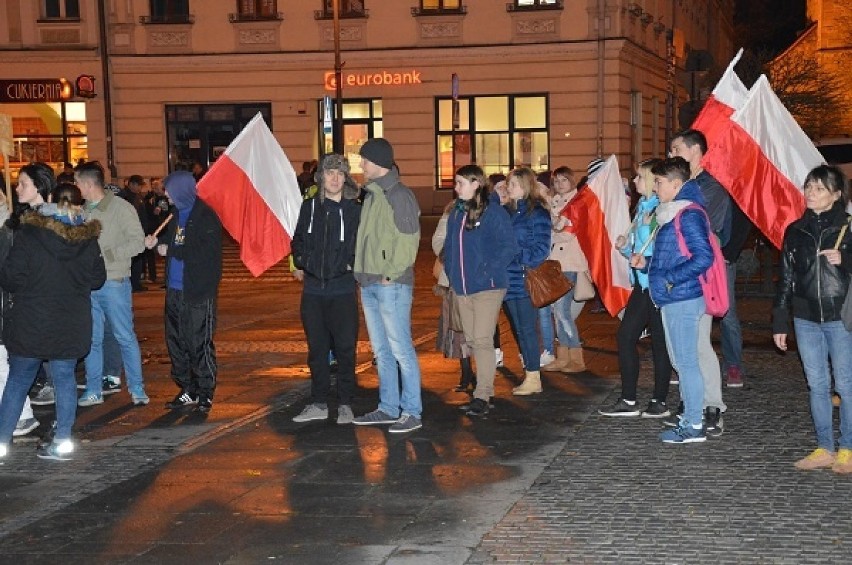 Nowy Sącz. Manifestacja przeciwko islamskiemu terroryzmowi [ZDJĘCIA, WIDEO]