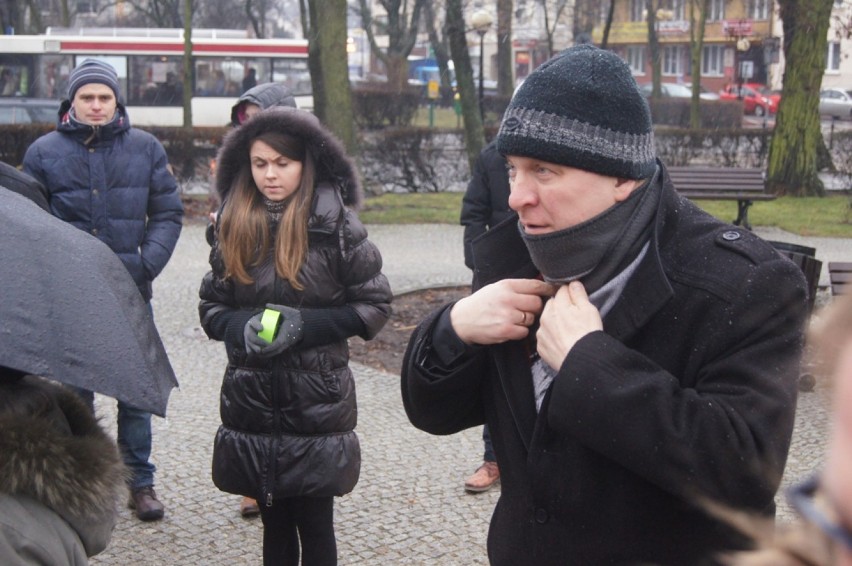 Wybory Radomsko 2016: "Budzikowy" happening Jarosława...