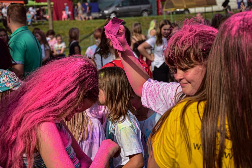 Dni Kwidzyna 2019. Eksplozja kolorów, czyli zabawa z proszkami holi [ZDJĘCIA]