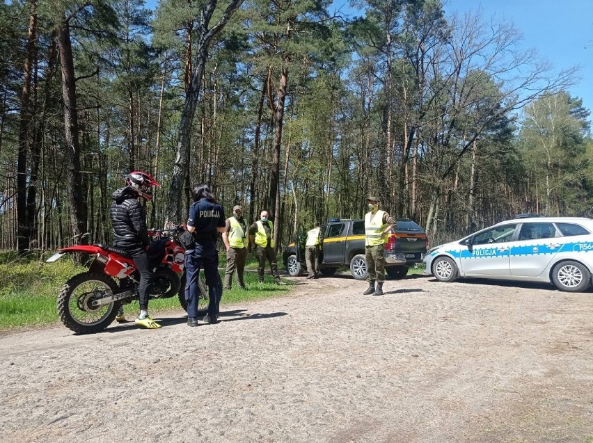 Motocykle i quady w lasach: policja i straż leśna kontrolowały w gminie Szadek