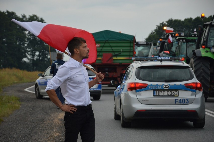 Protest rolników na DK12 pod Piotrkowem. Agrounia zablokowała drogę na dwa dni, 04.08.2021 ZDJĘCIA, WIDEO