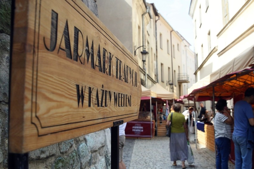 Jarmark Tradycji na Szambelańskiej w Lublinie. Wystawców jak zawsze nie brakuje! Zobacz zdjęcia                      