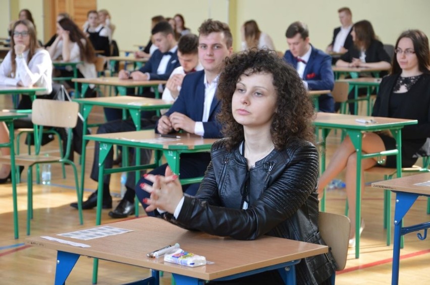 Maturzyści z Ostrowca już po egzaminie z języka polskiego