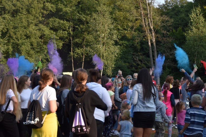 Święto Kolorów w Wejherowie. Różnorodne barwy opanowały park| ZDJĘCIA 