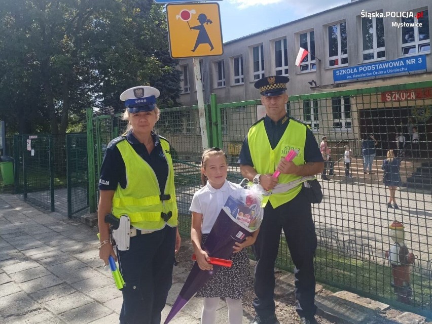 Policjanci odwiedzili uczniów ze Szkoły Podstawowej nr 3 w...