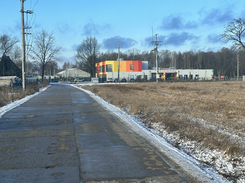 Droga dojazdowa do nowego przedszkola w Glinnie z ograniczeniem 90km/h. "Ręce opadają" - podsumowuje jeden z radnych