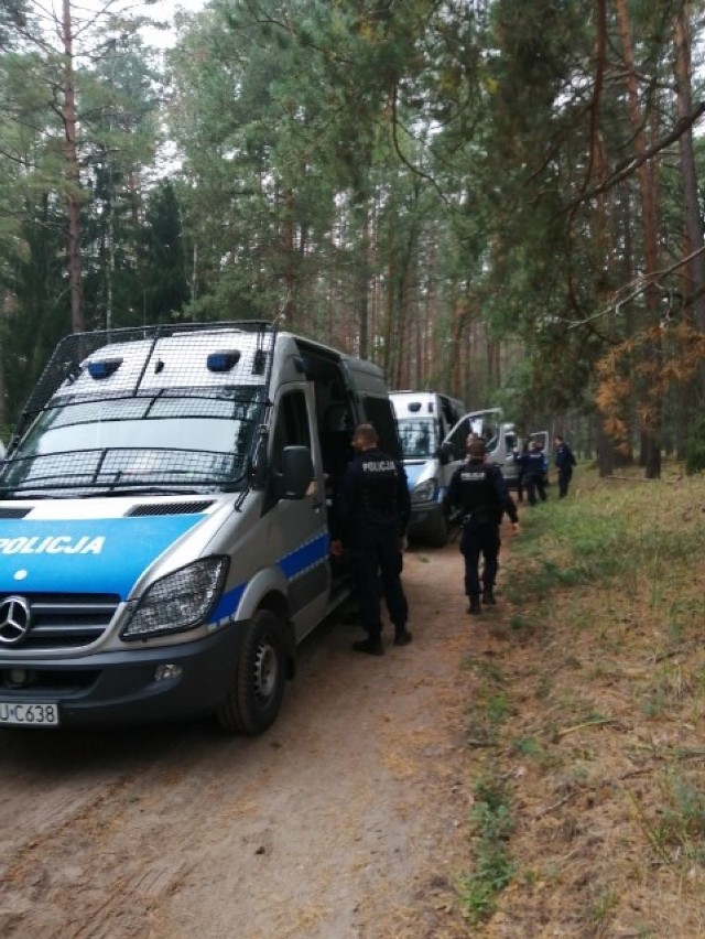 Piąty dzień poszukiwań Jacka D. z Kaplina - dziś puszczę będzie przeszukiwało 25 policjantów.